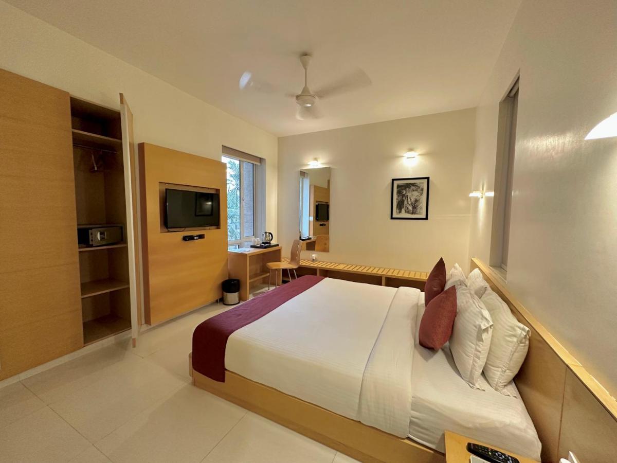 Quality Inn Patria Suites, Rajkot Buitenkant foto
