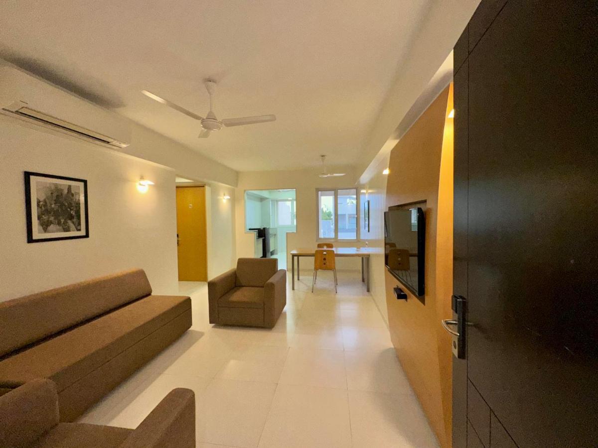Quality Inn Patria Suites, Rajkot Buitenkant foto