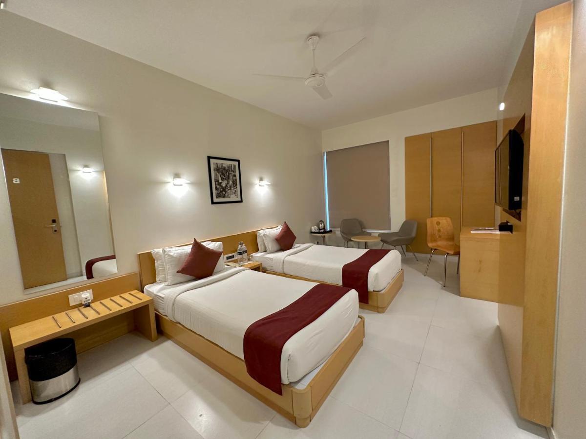 Quality Inn Patria Suites, Rajkot Buitenkant foto
