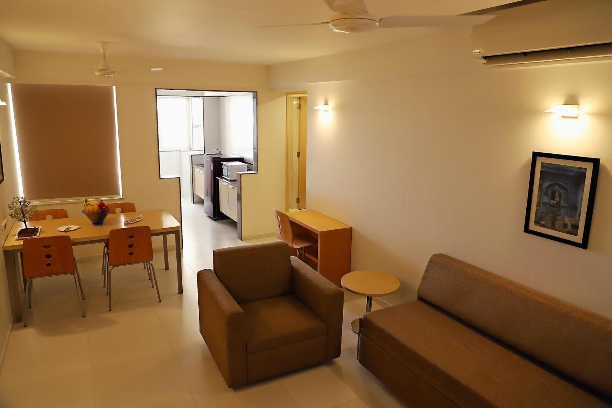 Quality Inn Patria Suites, Rajkot Buitenkant foto