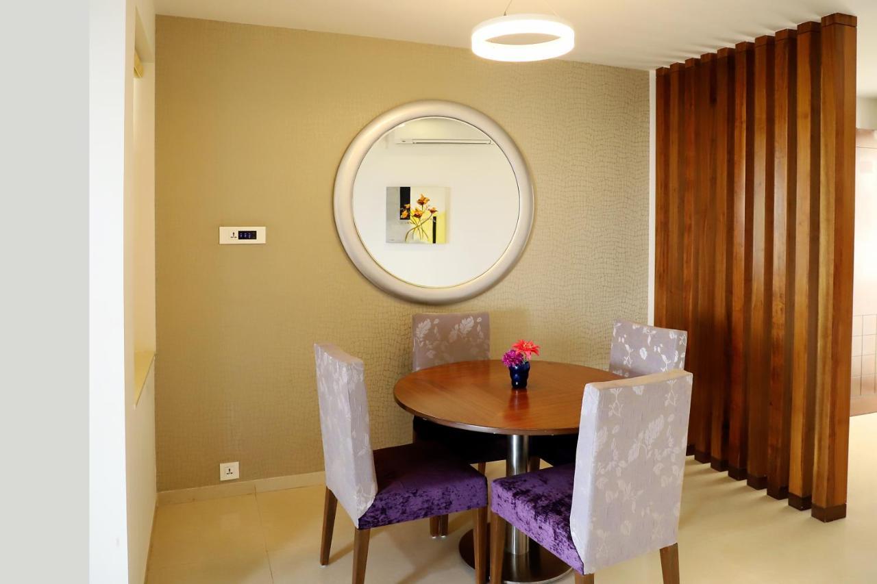 Quality Inn Patria Suites, Rajkot Buitenkant foto
