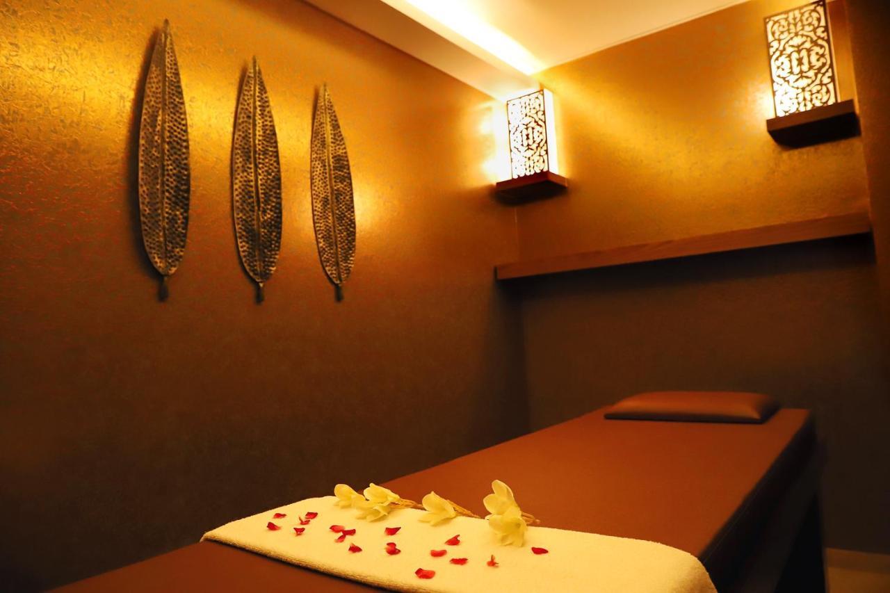 Quality Inn Patria Suites, Rajkot Buitenkant foto
