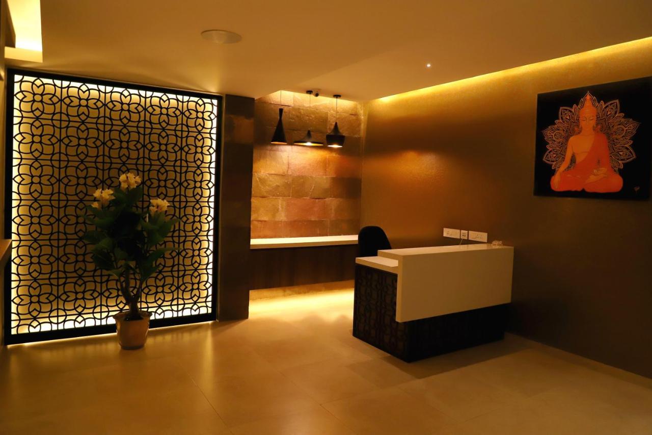 Quality Inn Patria Suites, Rajkot Buitenkant foto