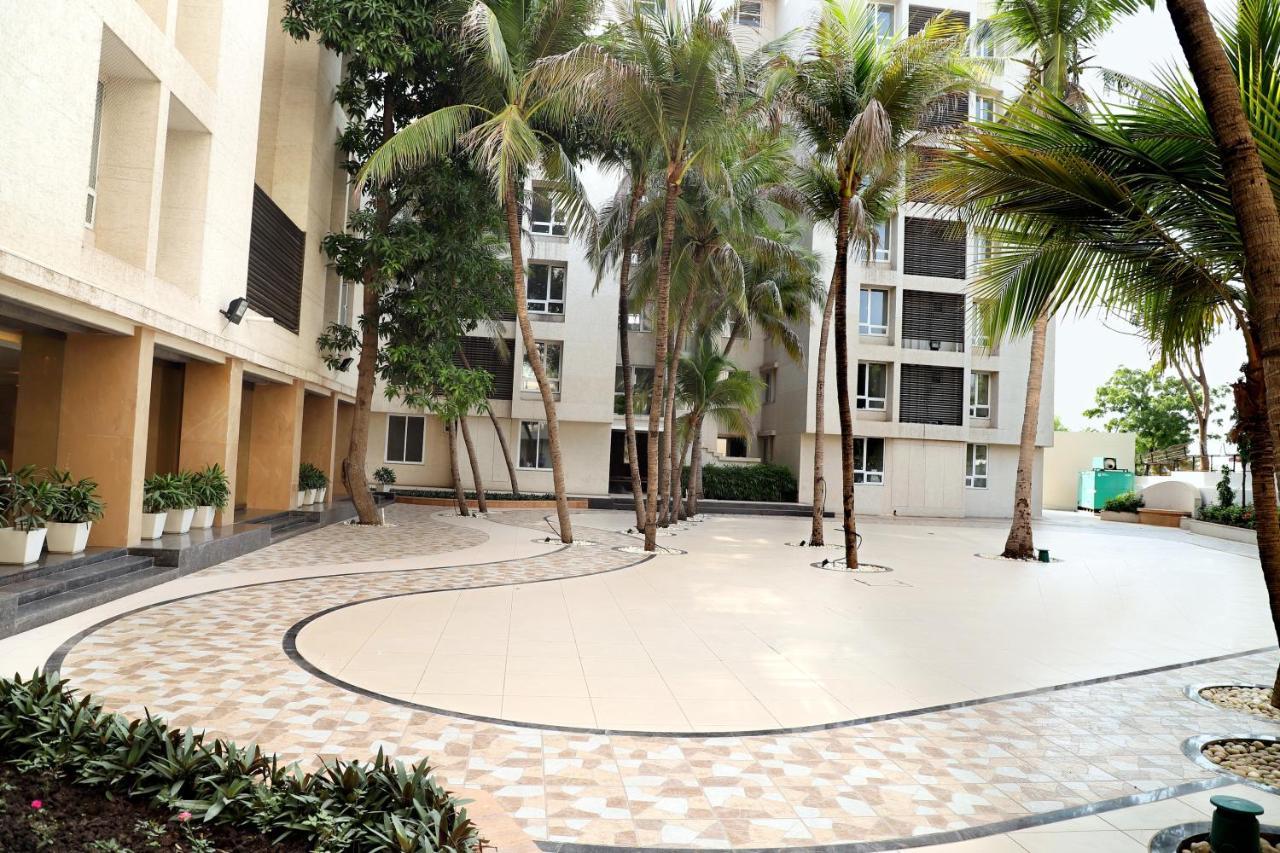 Quality Inn Patria Suites, Rajkot Buitenkant foto
