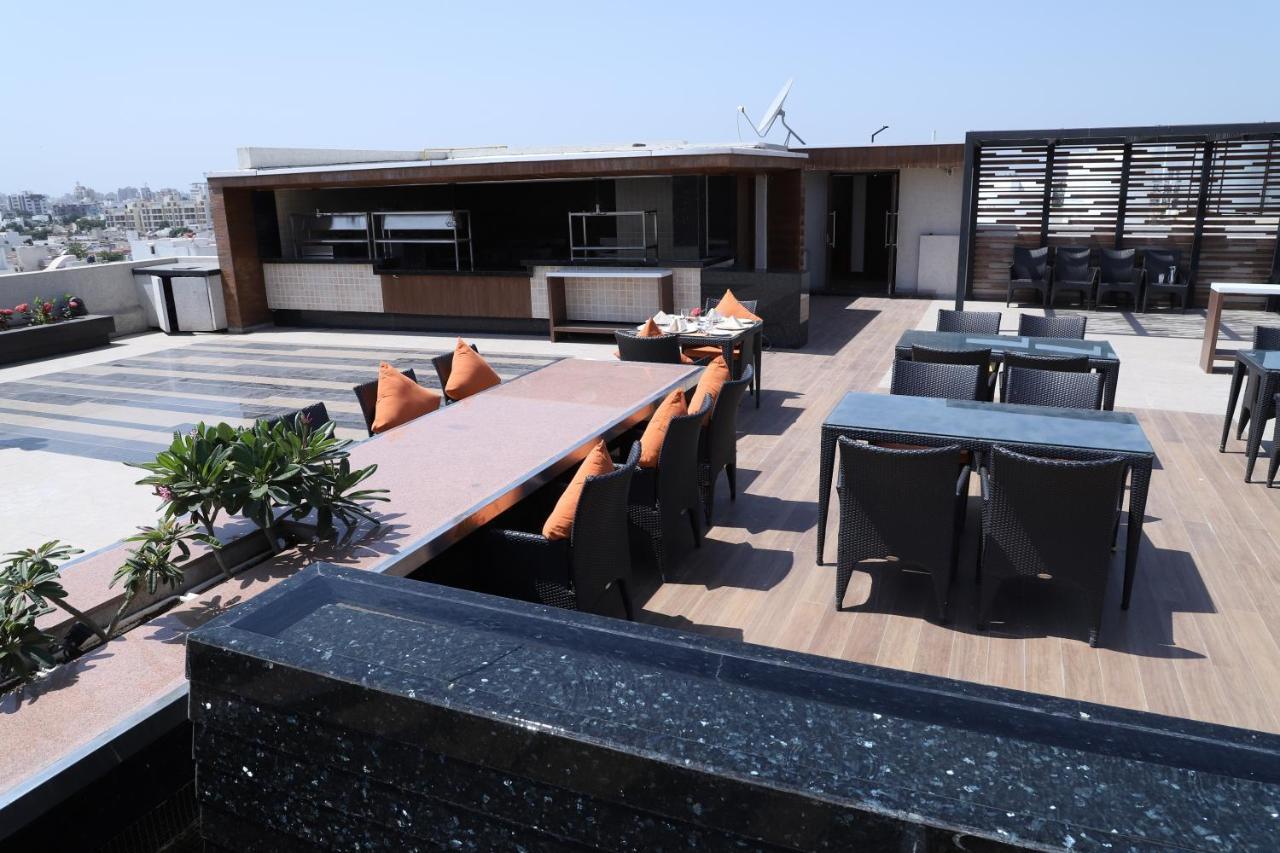 Quality Inn Patria Suites, Rajkot Buitenkant foto