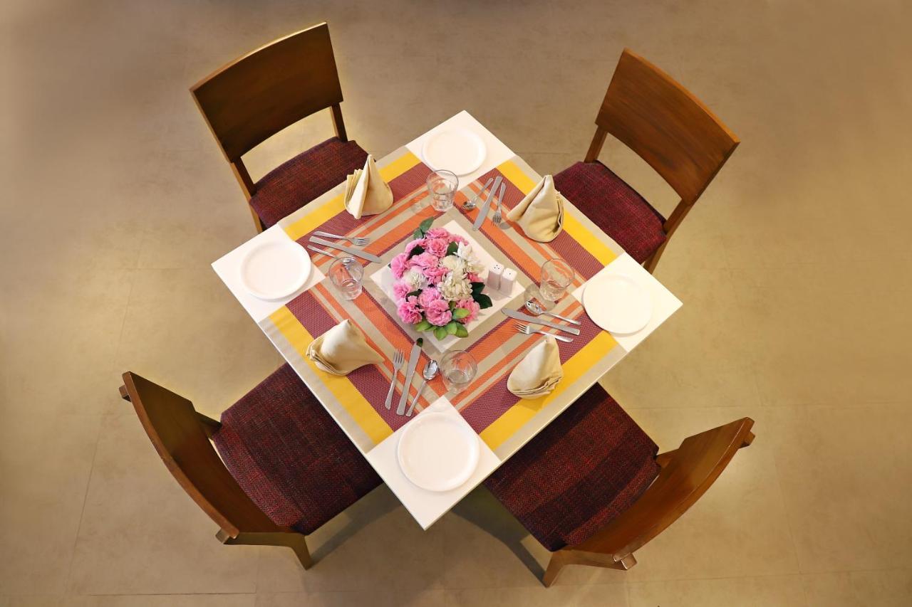 Quality Inn Patria Suites, Rajkot Buitenkant foto