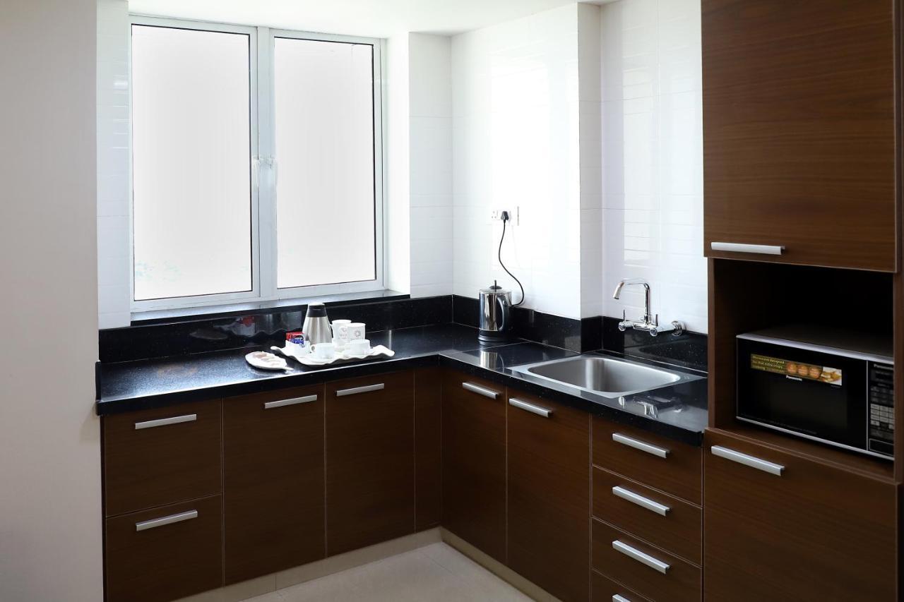 Quality Inn Patria Suites, Rajkot Buitenkant foto